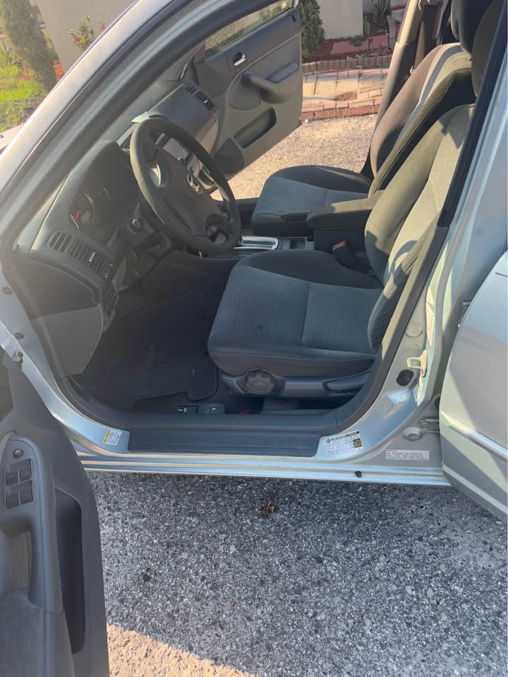 
								2004 Honda Civic – Hybrid Sedan 4D full									