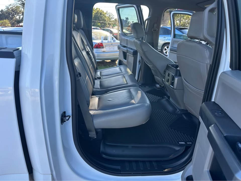 
								2015 Ford F-150 – FX4 Pickup 4D 6 1/2 ft full									