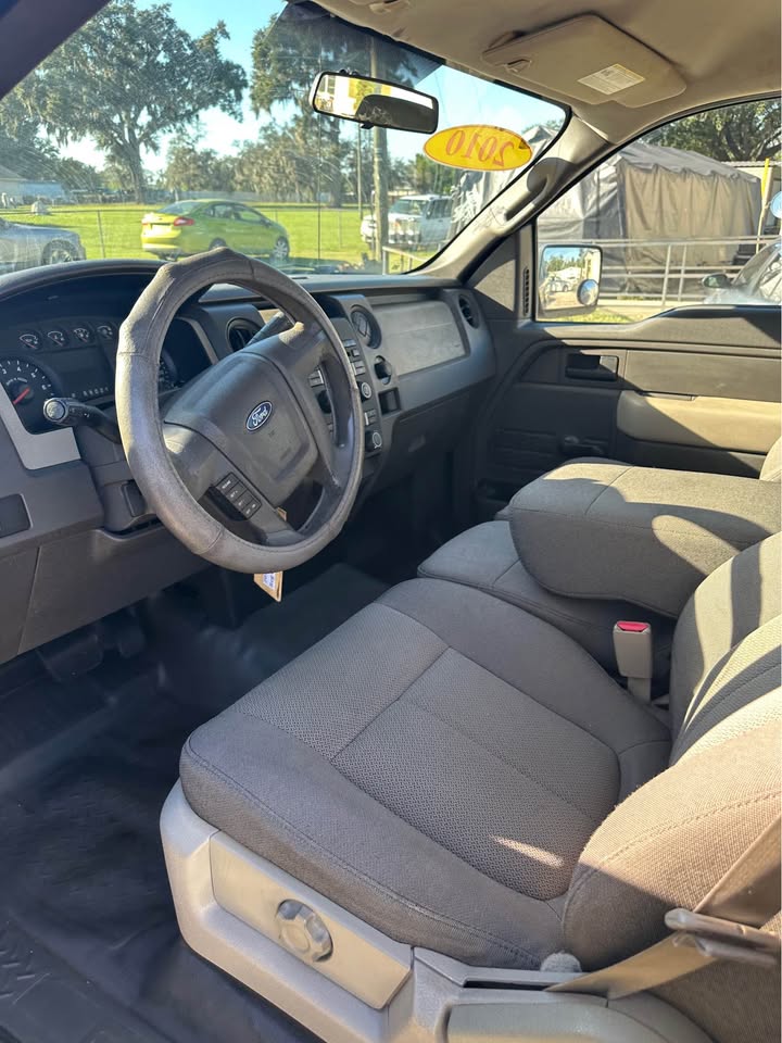 
								2010 Ford F150 Regular Cab – XL Pickup 2D 6 1/2 ft full									