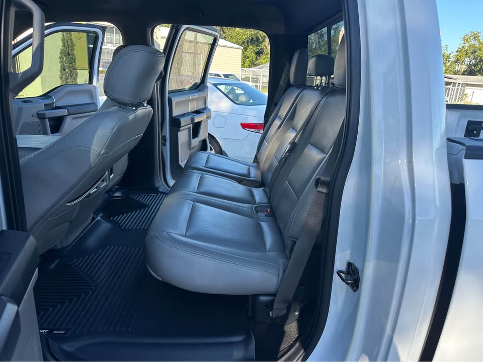 
								2015 Ford F-150 – FX4 Pickup 4D 6 1/2 ft full									