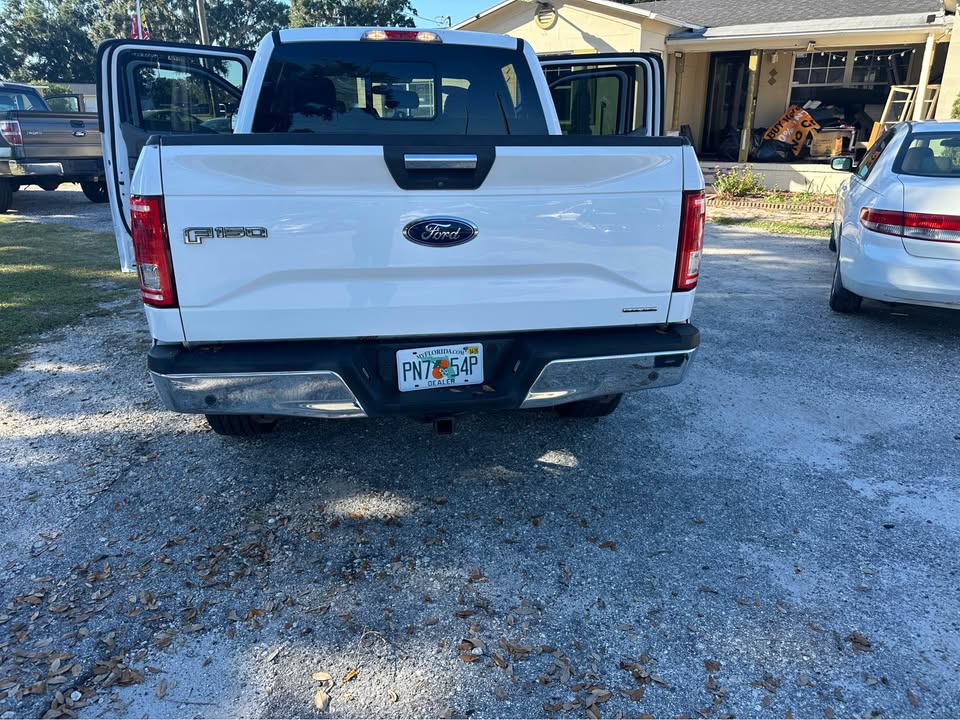 
								2015 Ford F-150 – FX4 Pickup 4D 6 1/2 ft full									