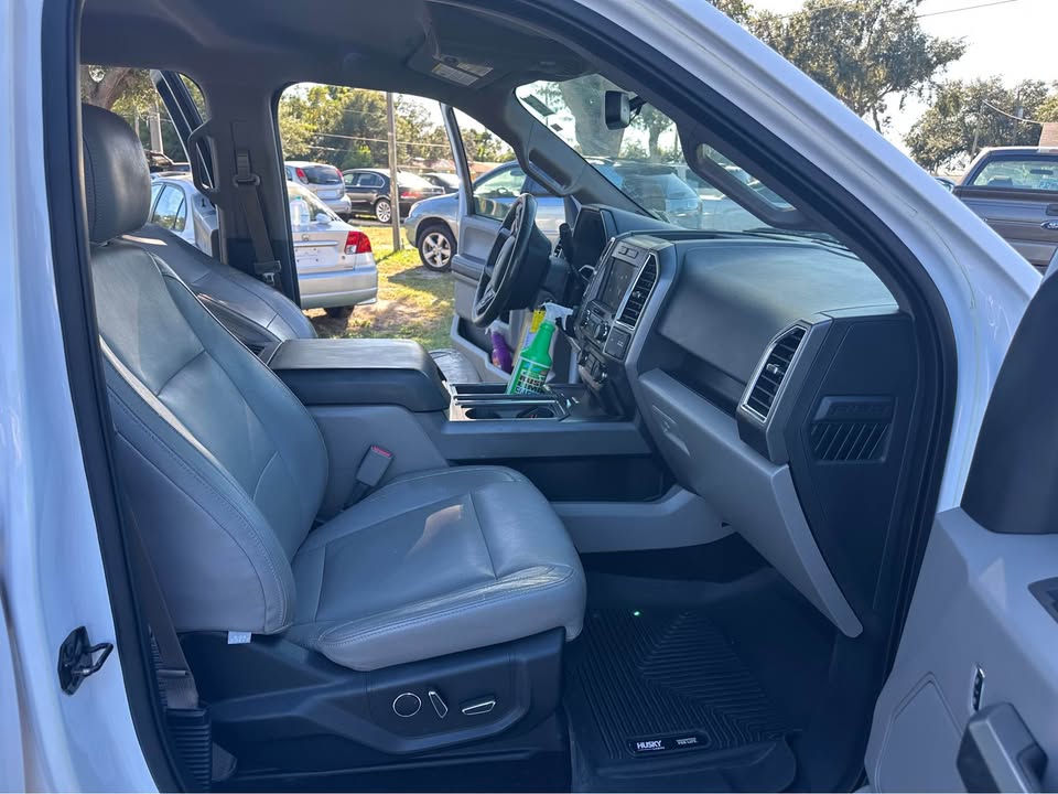 
								2015 Ford F-150 – FX4 Pickup 4D 6 1/2 ft full									