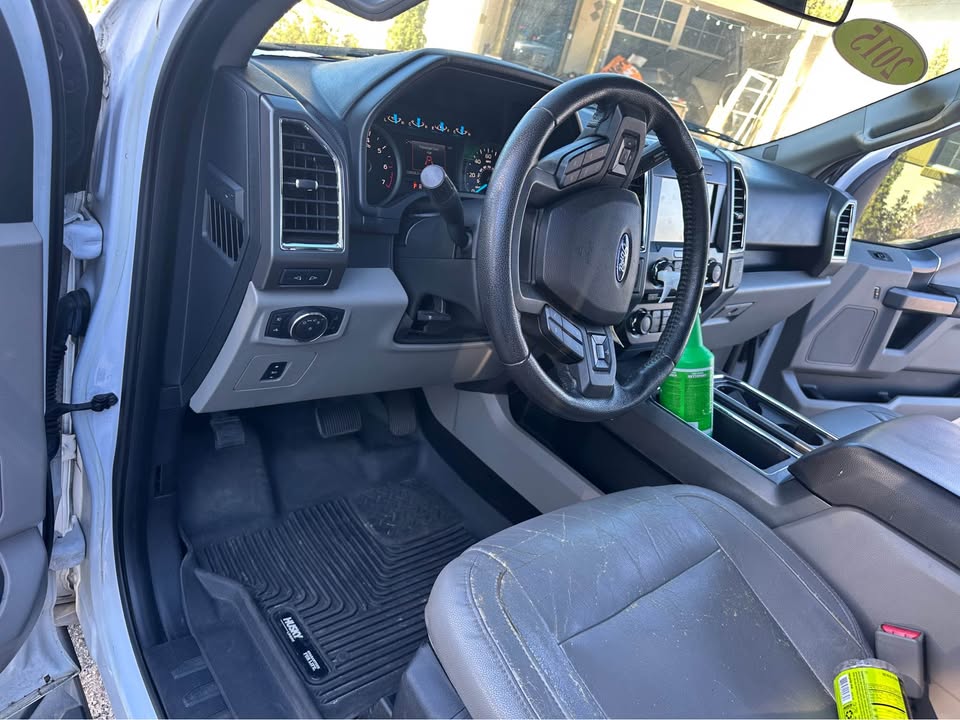 
								2015 Ford F-150 – FX4 Pickup 4D 6 1/2 ft full									