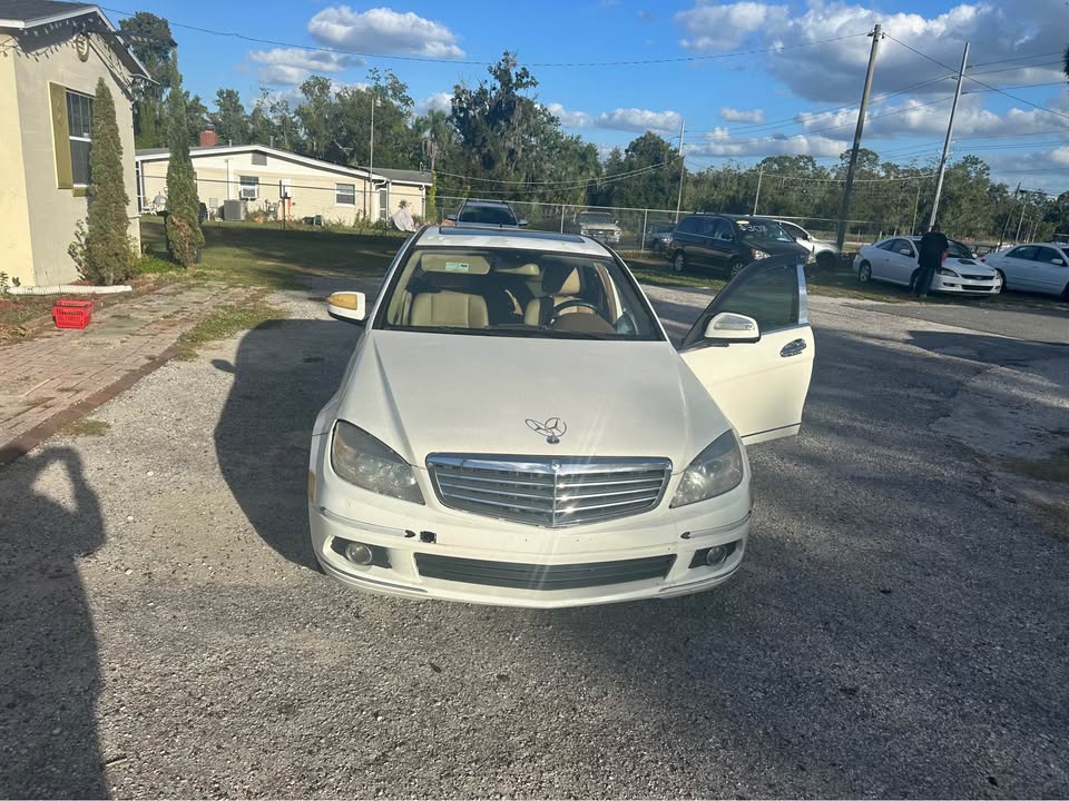 
								2008 Mercedes-Benz 300 CE full									