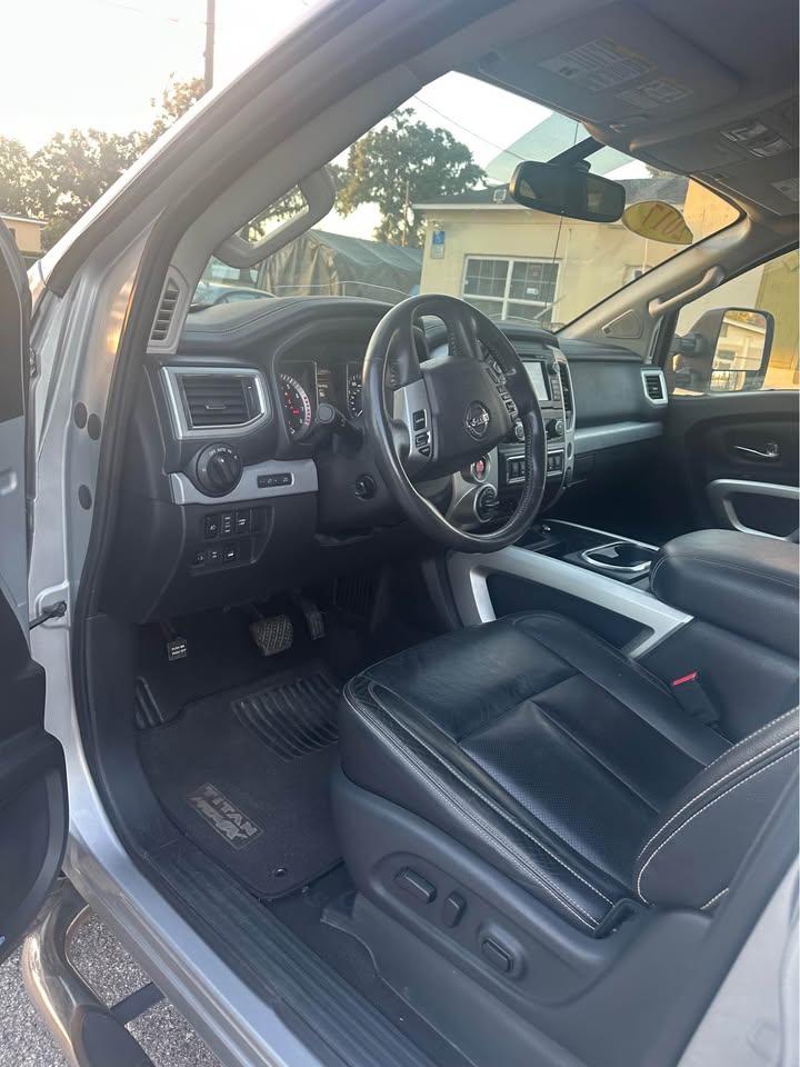 
								2017 Nissan titan xd king cab full									