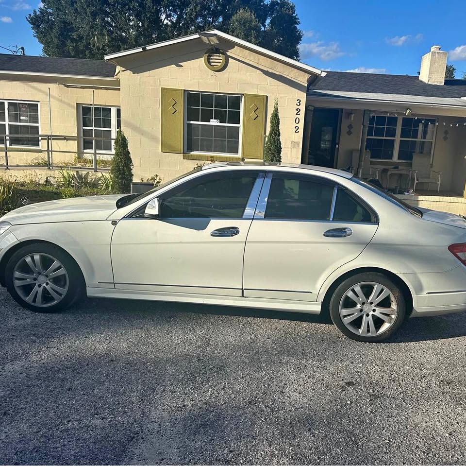 
								2008 Mercedes-Benz 300 CE full									